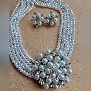 Beautful Pearl Necklace Set